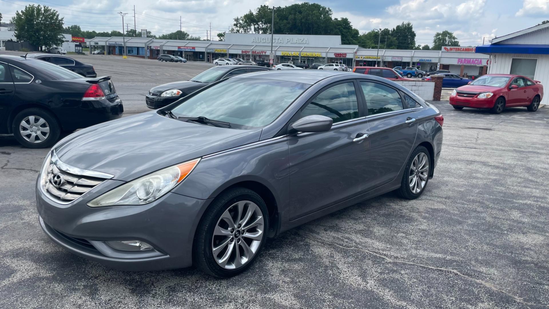 2012 GRAY Hyundai Sonata SE (5NPEC4AC4CH) with an 2.4L L4 DOHC 16V engine, 6-Speed Automatic transmission, located at 2710A Westlane Rd., Indianapolis, IN, 46268, (317) 291-2000, 39.885670, -86.208160 - Photo#0